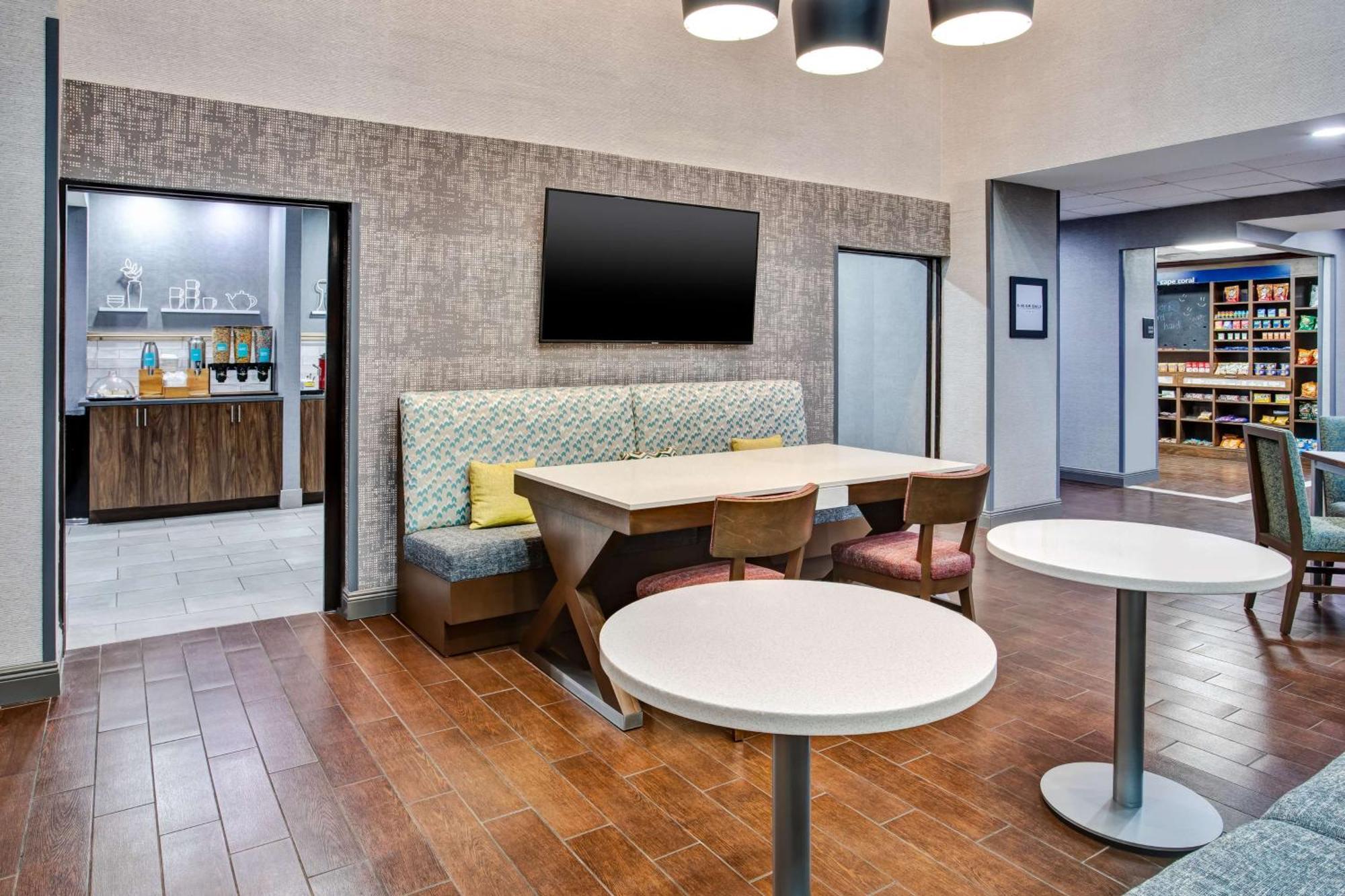 Hampton Inn & Suites Cape Coral / Fort Myers Exteriör bild